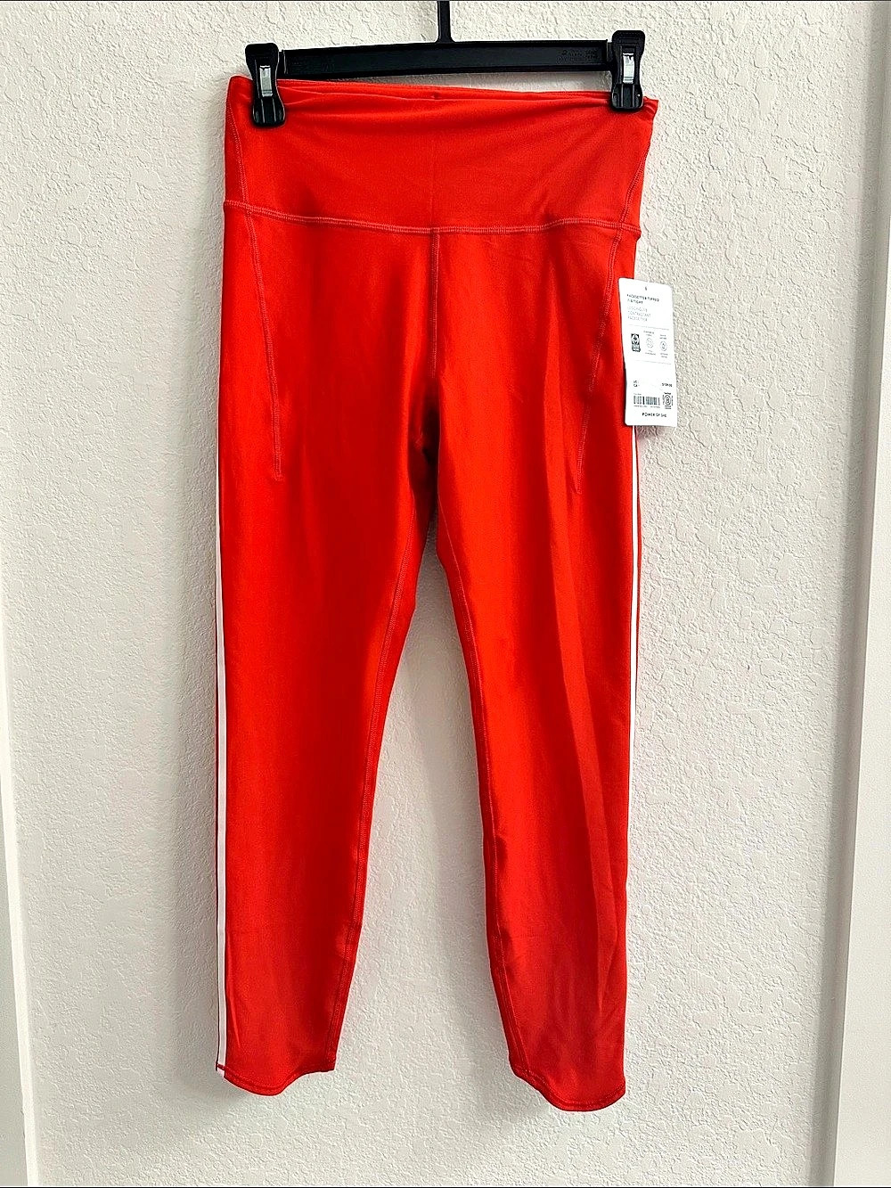 Athleta Pacesetter Tipped 7/8 Tight Leggings in Red Small